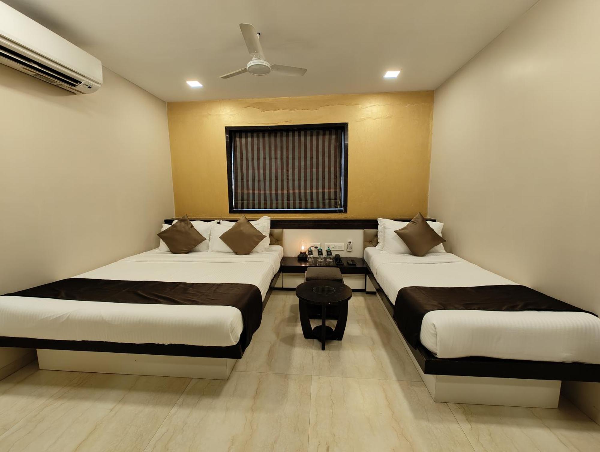 The Majlis Hotel - Colaba Mumbai Exterior foto