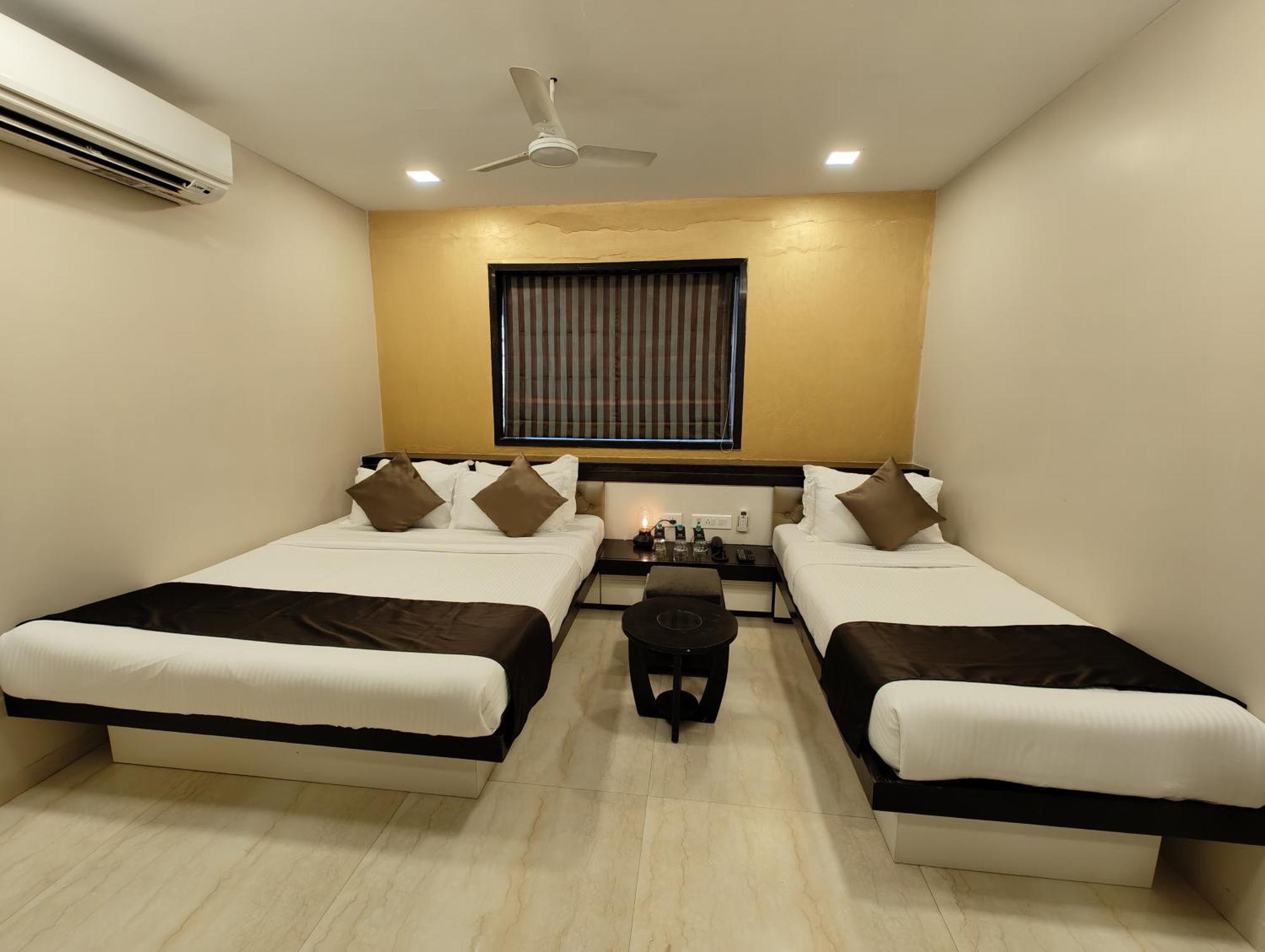 The Majlis Hotel - Colaba Mumbai Exterior foto