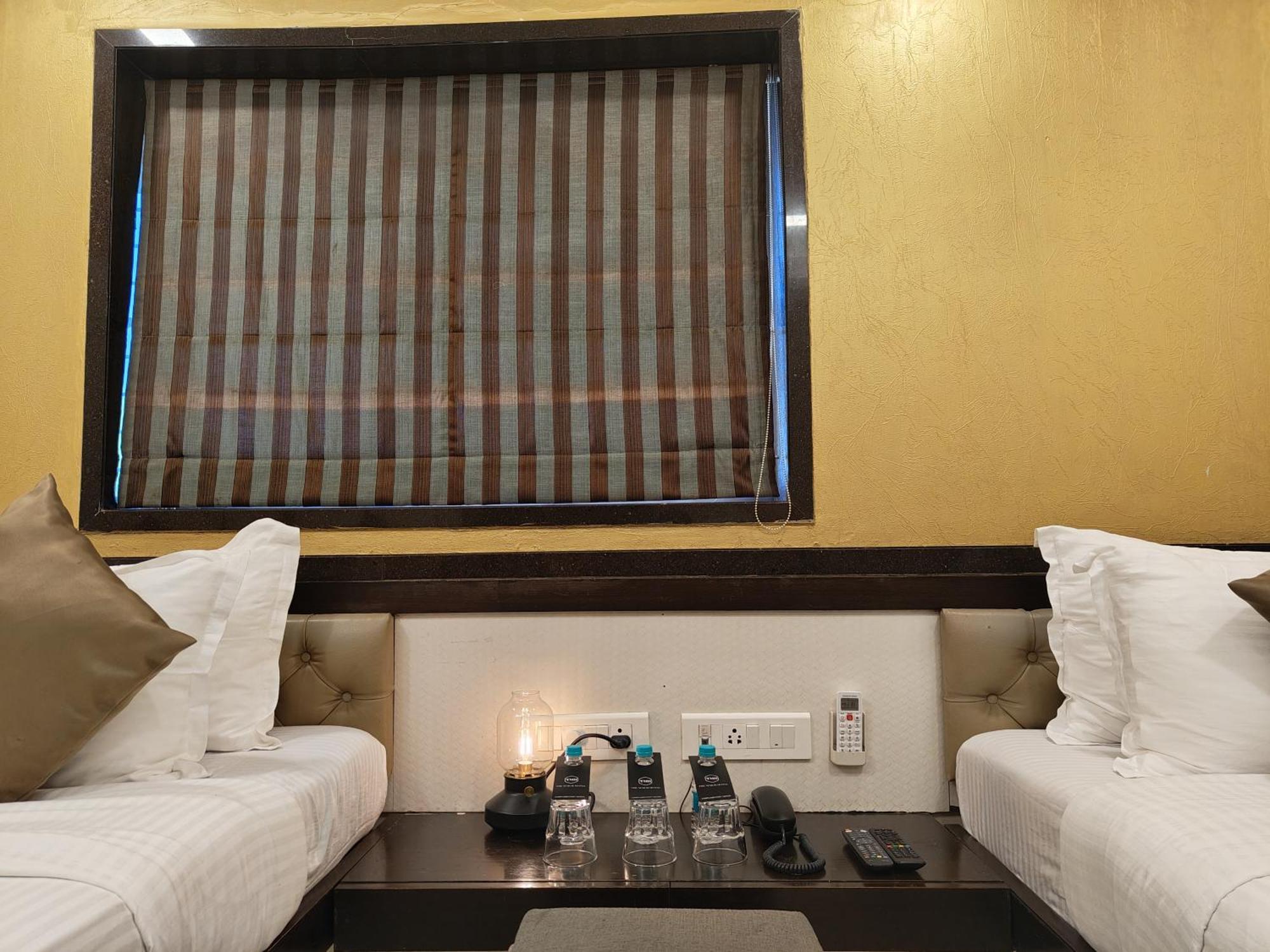 The Majlis Hotel - Colaba Mumbai Exterior foto