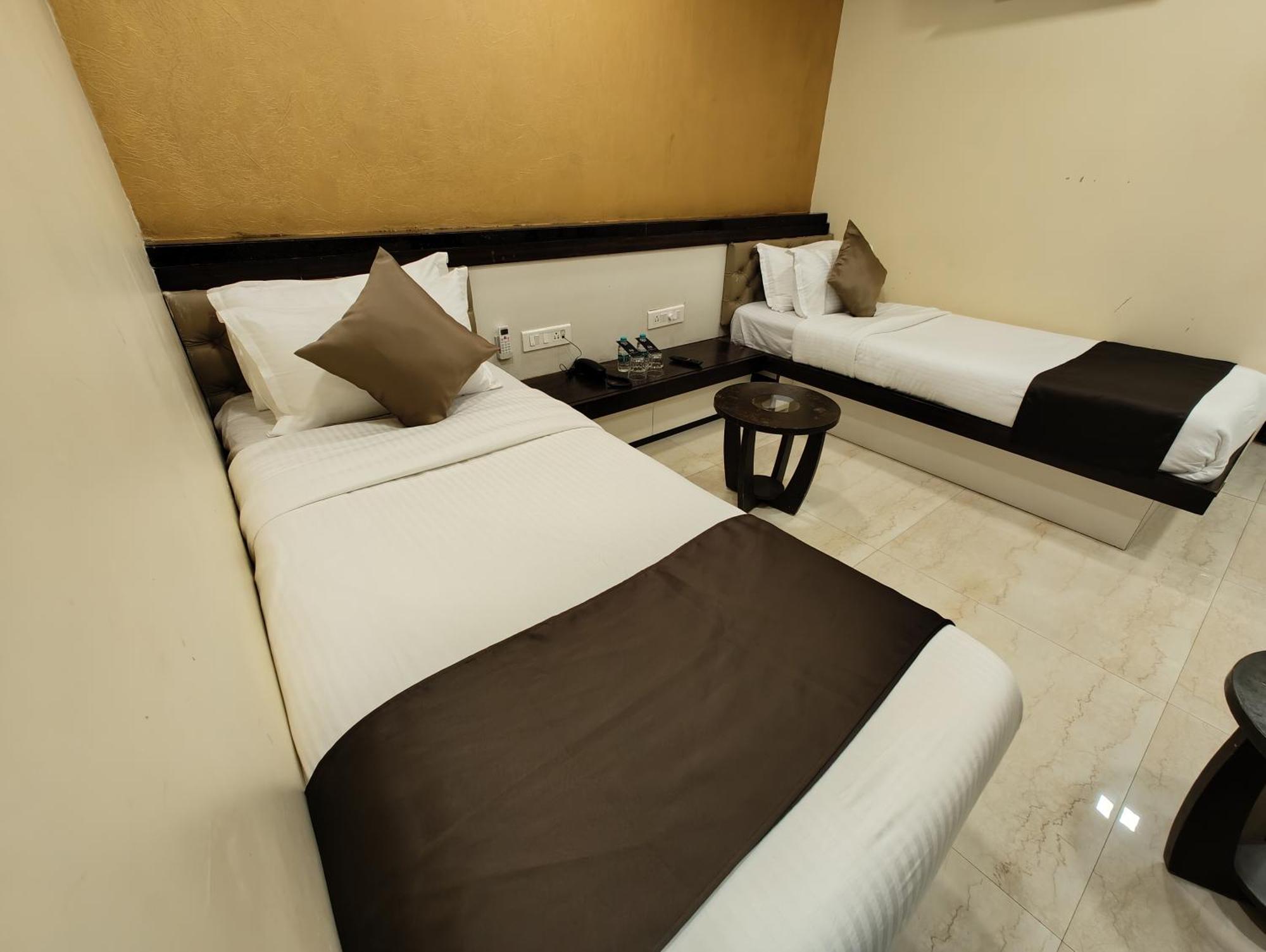 The Majlis Hotel - Colaba Mumbai Exterior foto
