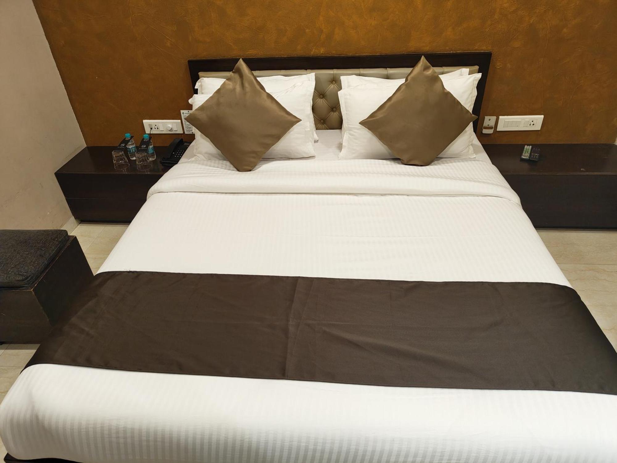 The Majlis Hotel - Colaba Mumbai Exterior foto