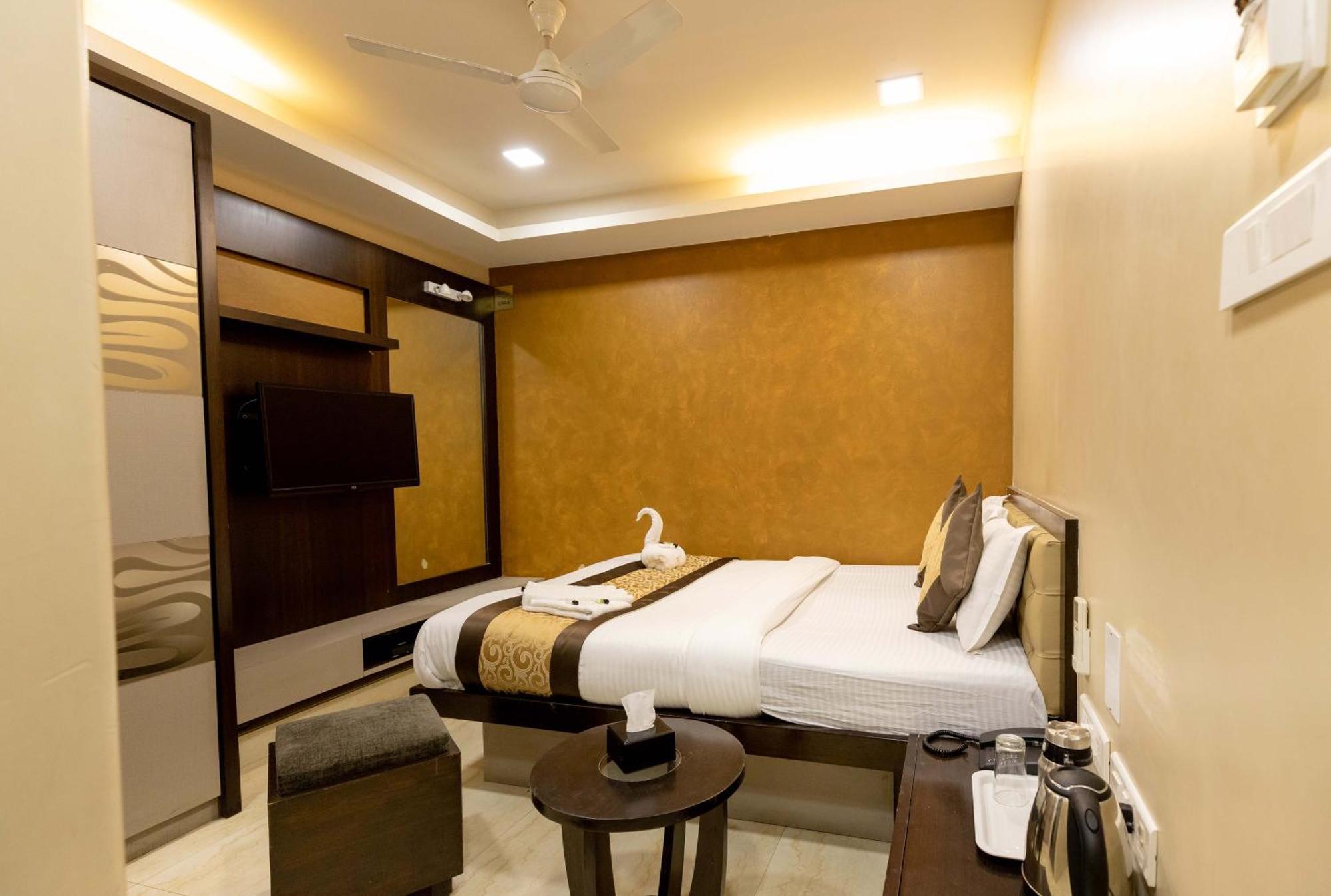 The Majlis Hotel - Colaba Mumbai Exterior foto