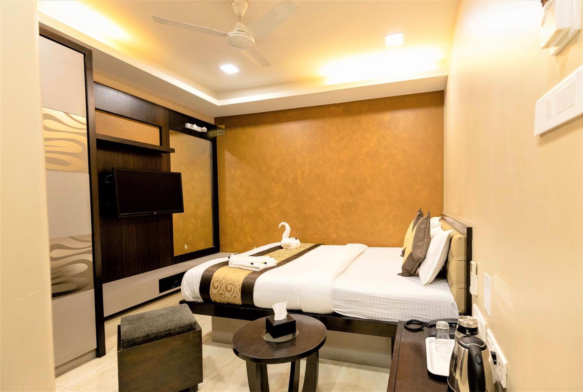 The Majlis Hotel - Colaba Mumbai Exterior foto