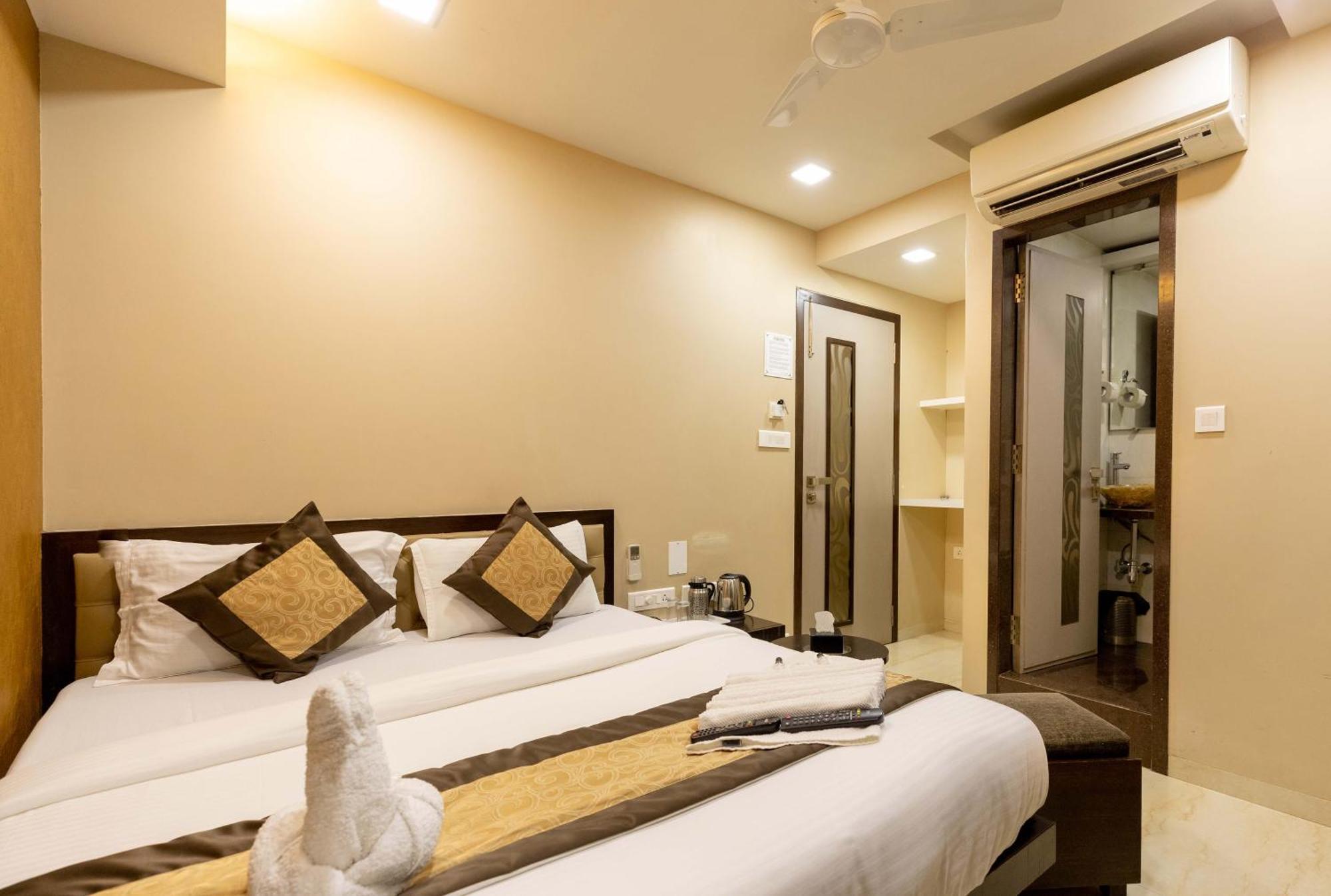 The Majlis Hotel - Colaba Mumbai Exterior foto